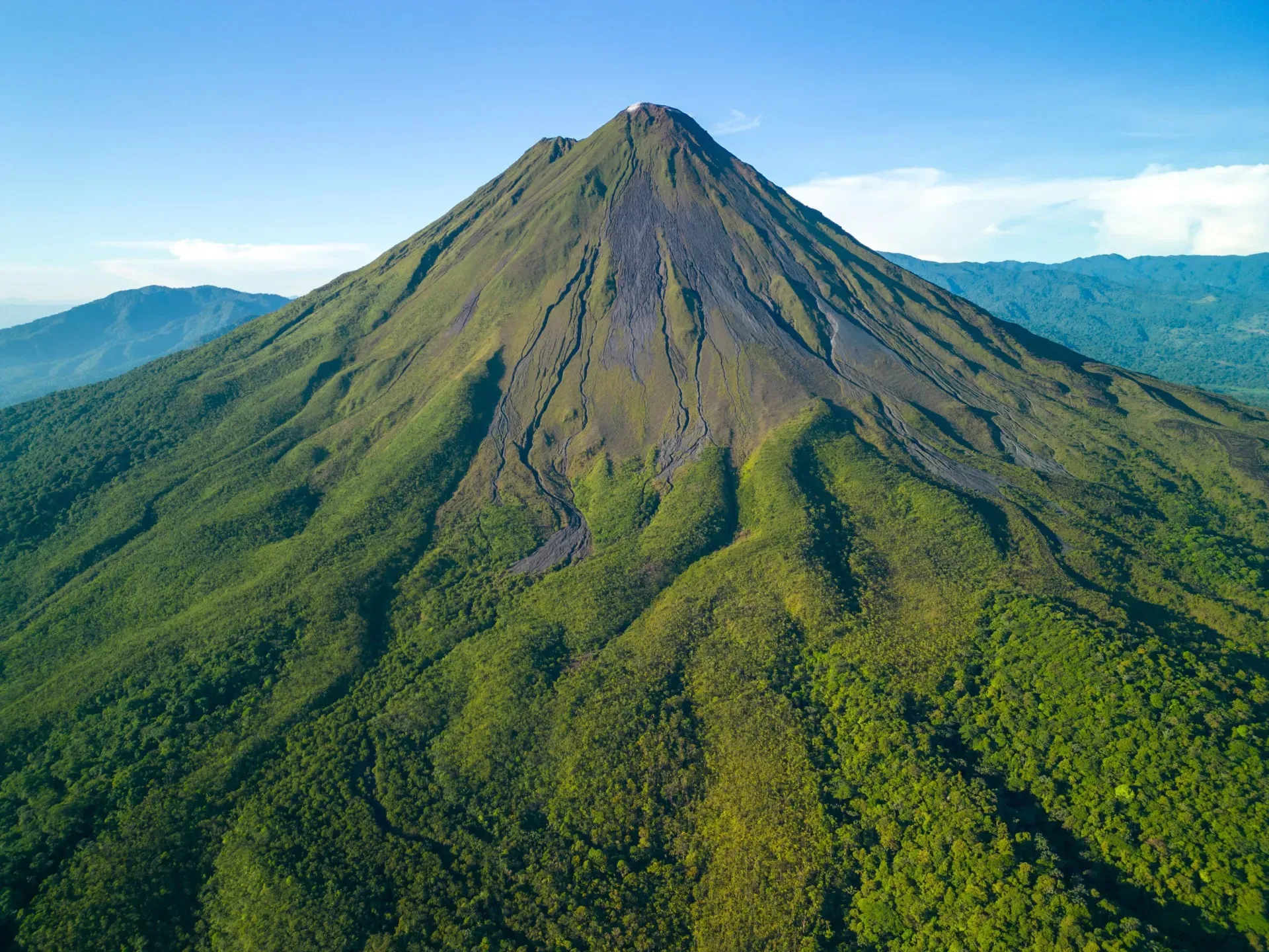 Vista aérea del volcán Arenal, Costa Rica