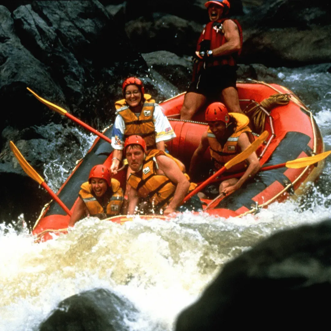 Romantic-Adventures-for-Couples-Rafting-CRSTOURS