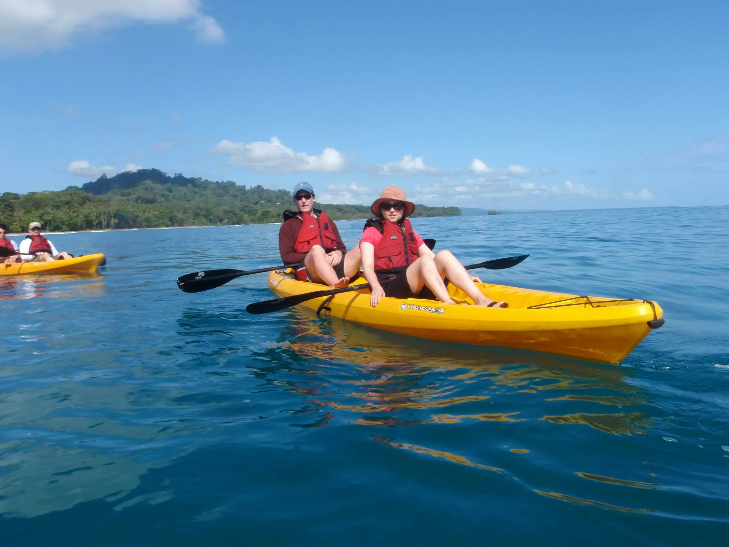 Romantic-Adventures-for-Couples-kayaking-CRSTOURS