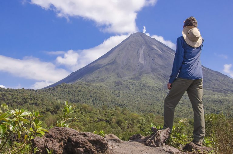 Caminata por los senderos del volcán Arenal