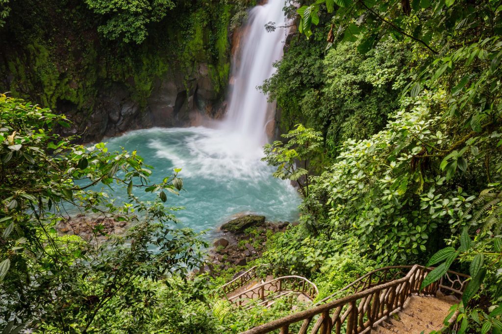 Waterfall in the Costa Rican jungle, why choose CRS Tours