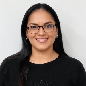 Stephanie Oviedo, Ejecutiva Senior de Ventas en CRS Tours