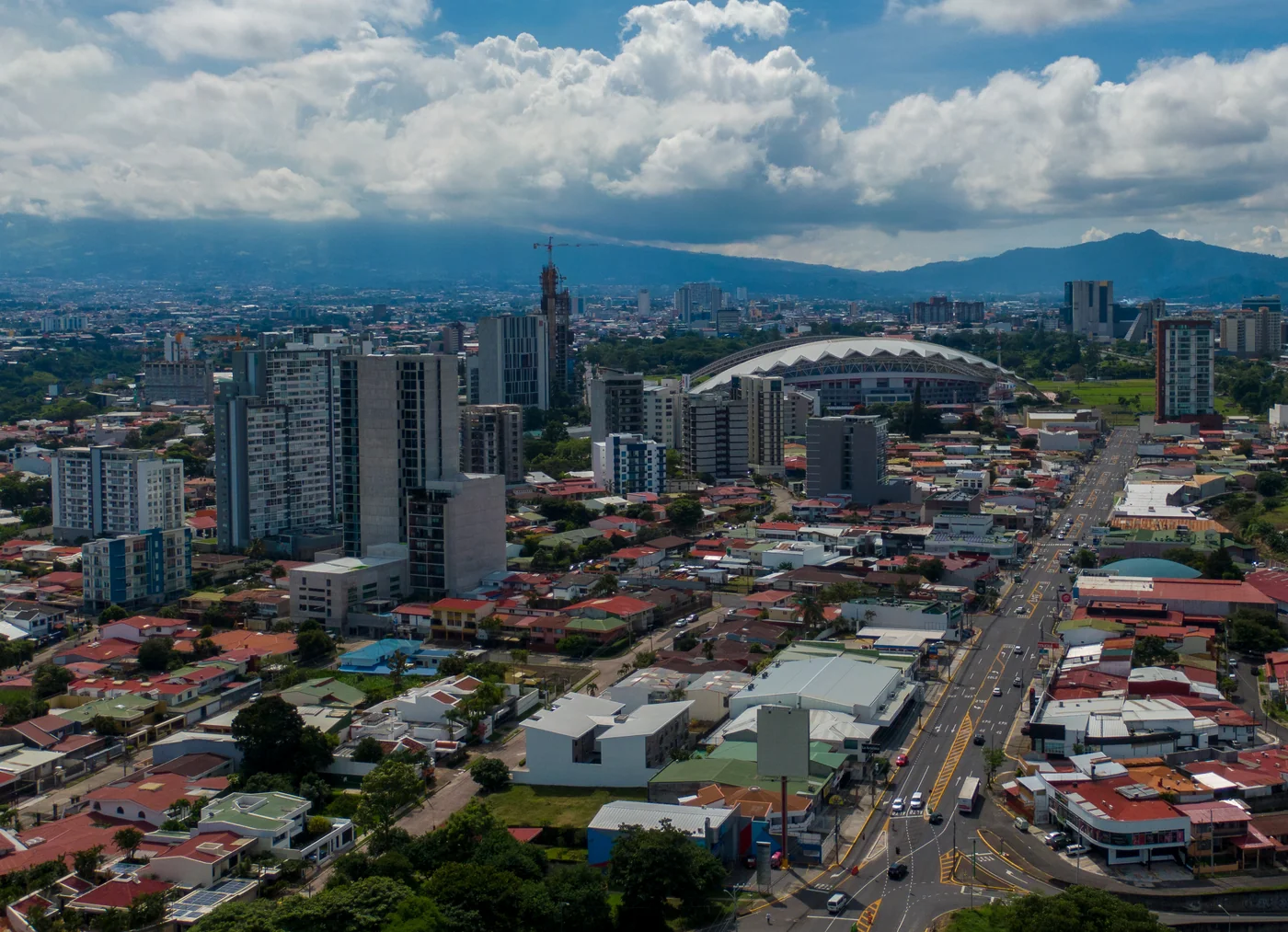 Vista aerea di San José nella Valle Centrale del Costa Rica