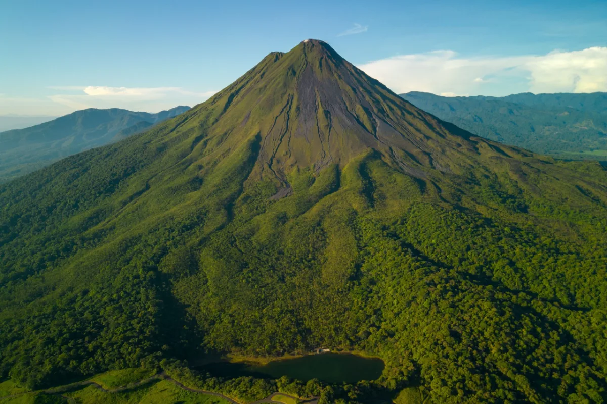 Vista aérea del volcán Arenal, Costa Rica