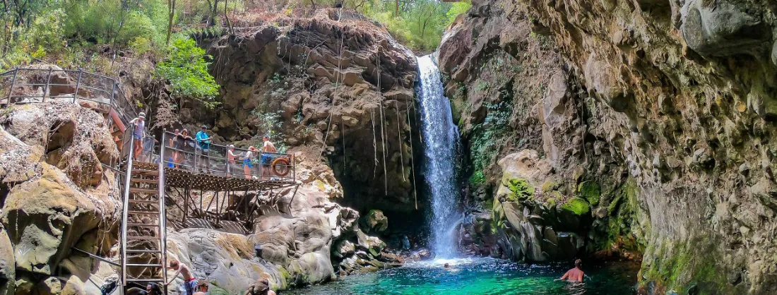Cascata nella foresta degli altopiani del Guanacaste